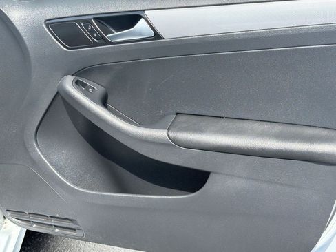 Used 2017 Volkswagen Jetta SE FWD image 21