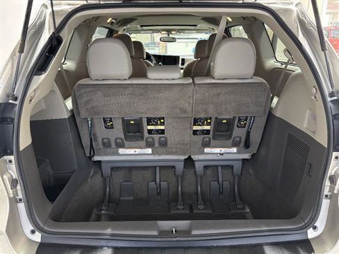 Used 2017 Toyota Sienna AWD image 24