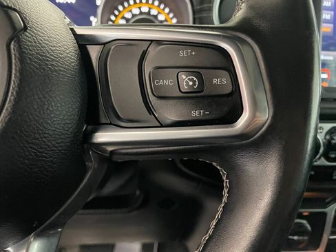 Used 2018 Jeep Wrangler Unlimited Sahara w/ Uconnect 4C Nav & Sound Group AWD/4WD image 12