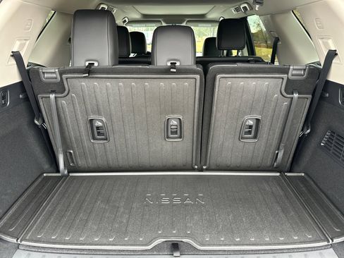 New 2025 Nissan Pathfinder Platinum image 19