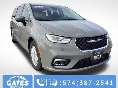 Used 2023 Chrysler Pacifica Touring-L image 1