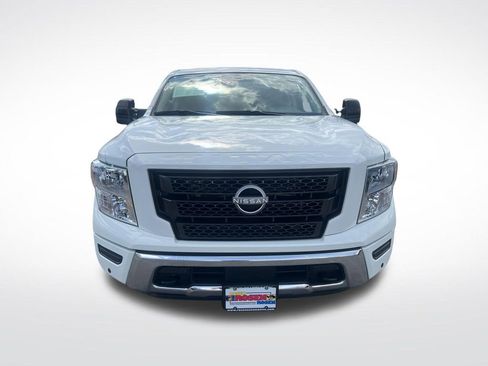 Used 2024 Nissan Titan SV w/ SV Convenience Package image 2