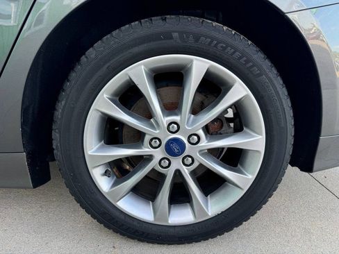 Used 2017 Ford Fusion SE FWD image 17