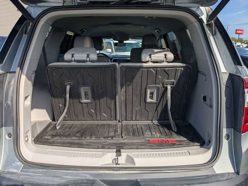 Used 2023 GMC Acadia SLT w/ Preferred Package FWD image 10
