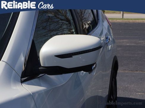 Used 2019 Nissan Rogue SV w/ Sun & Sound Touring Package image 12