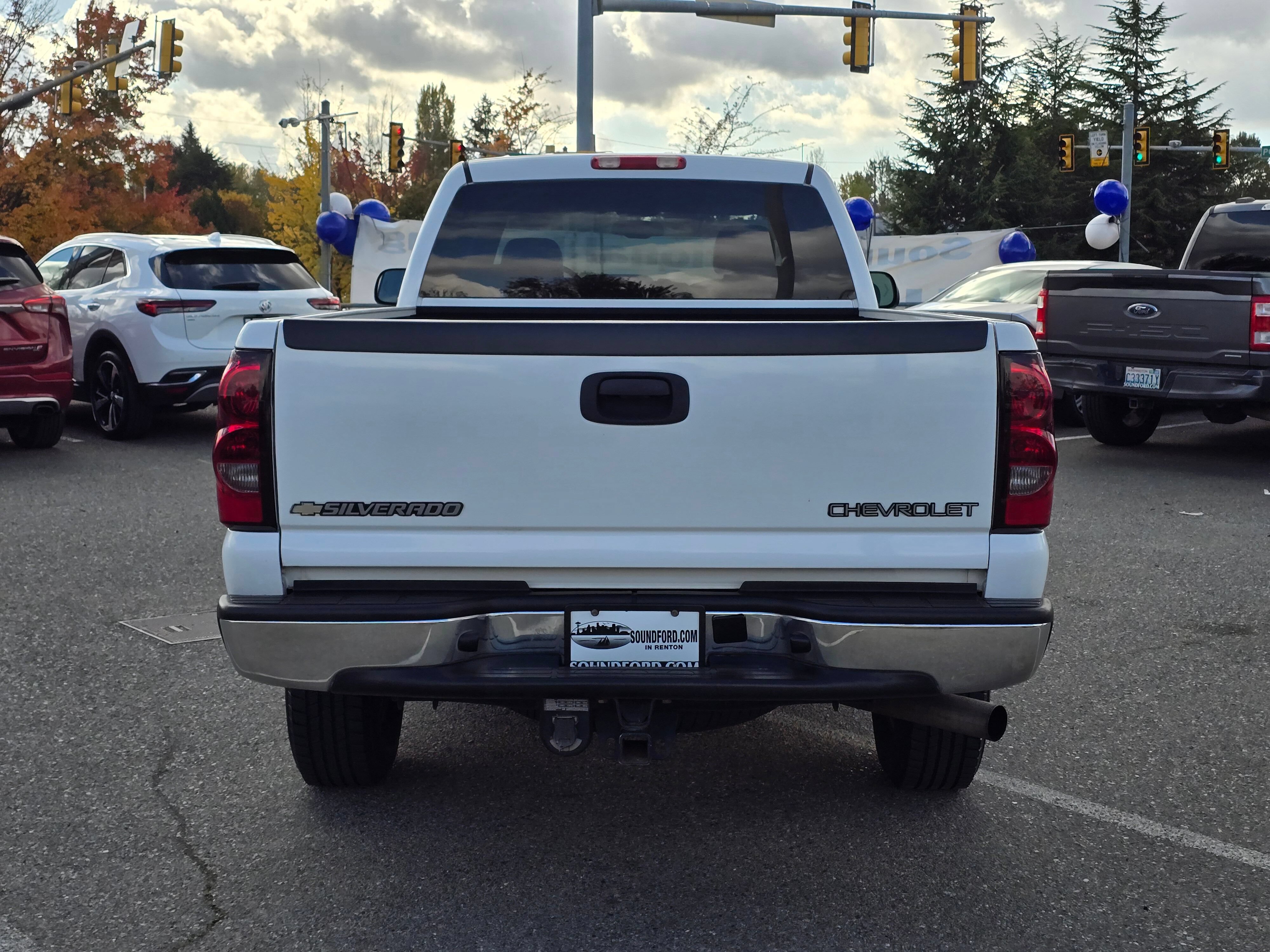 Used 2005 Chevrolet Silverado 2500 LT w/ Heavy-Duty Power Package AWD/4WD image 4