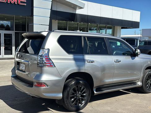 Used 2023 Lexus GX 460 Premium w/ Premium Package image 7