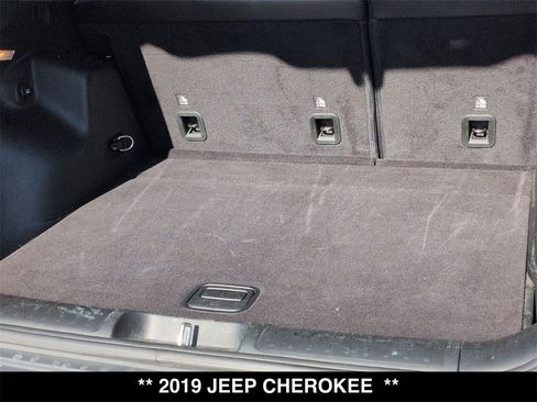 Used 2019 Jeep Cherokee Trailhawk w/ Cold Weather Group image 4