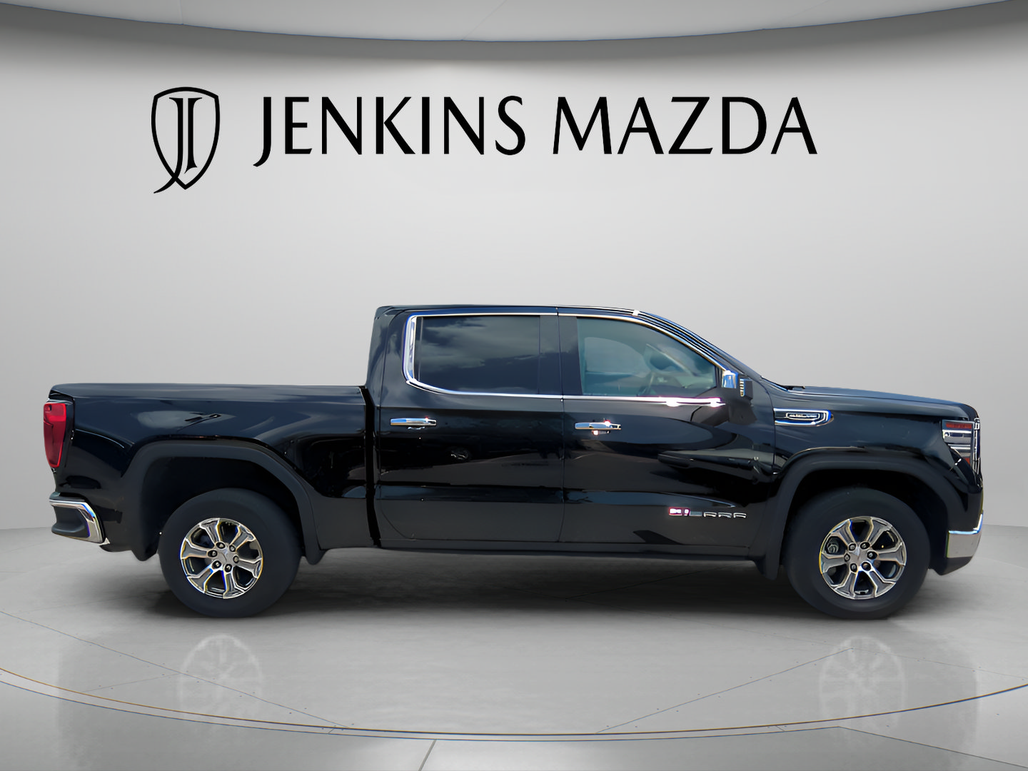 Used 2025 GMC Sierra 1500 SLT RWD image 9