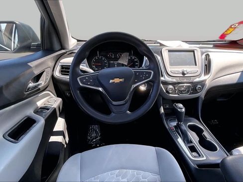 Used 2018 Chevrolet Equinox LS FWD image 6