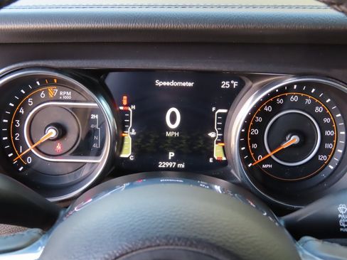 Used 2023 Jeep Wrangler Sahara image 18