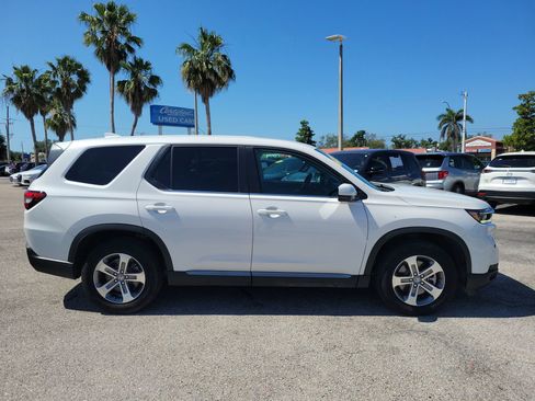 Used 2025 Honda Pilot EX-L image 5