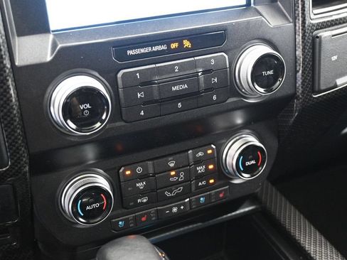 Used 2019 Ford F150 Lariat w/ Equipment Group 502A Luxury AWD/4WD image 18