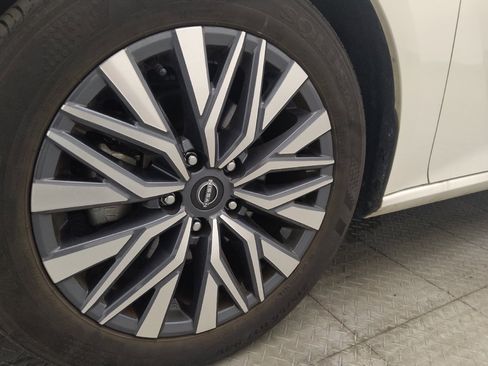 Used 2025 Nissan Altima 2.5 SV FWD image 31