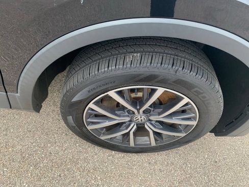 Used 2020 Volkswagen Tiguan SE w/ Panoramic Sunroof Package FWD image 34