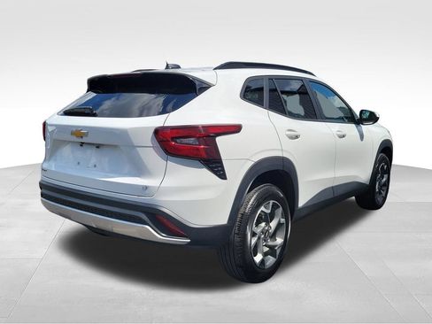 Used 2025 Chevrolet Trax LT FWD image 4