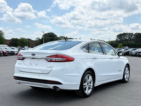 Used 2018 Ford Fusion SE w/ Equipment Group 602A FWD image 7