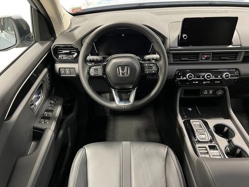 New 2025 Honda Pilot Touring image 24