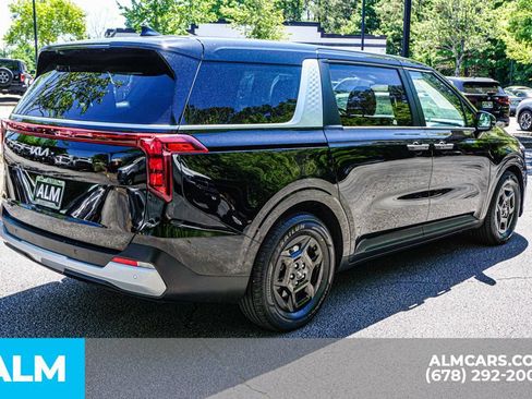 Used 2025 Kia Carnival FWD image 5