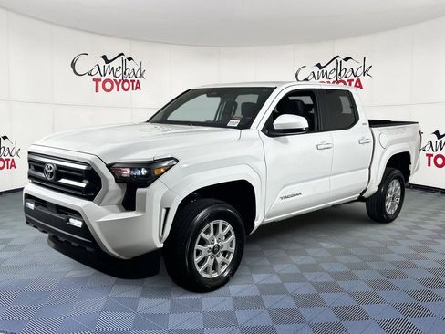 Used 2025 Toyota Tacoma SR5 image 2