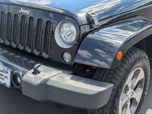 Used 2017 Jeep Wrangler Unlimited Sahara w/ Dual Top Group AWD/4WD image 9
