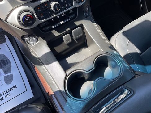 Used 2017 GMC Yukon SLT w/ Open Road Package image 18