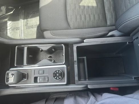 Used 2025 Nissan Pathfinder SV AWD/4WD image 19
