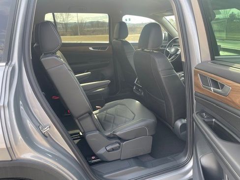 New 2026 Volkswagen Atlas SE image 10