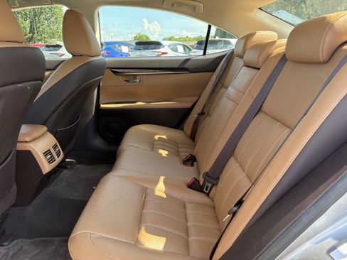 Used 2016 Lexus ES 350 w/ Luxury Package w/Wood Trim FWD image 5