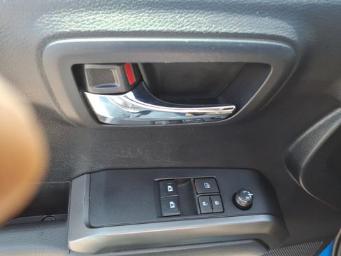 Used 2020 Toyota Tacoma TRD Sport w/ Technology Package image 10