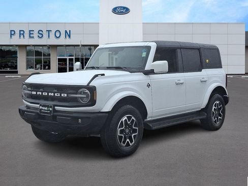New 2025 Ford Bronco Outer Banks image 1