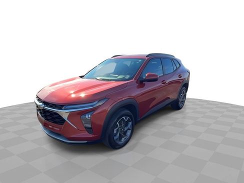 Certified 2024 Chevrolet Trax LT w/ Driver Confidence Package image 5