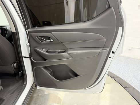 Used 2021 Chevrolet Traverse LS image 31