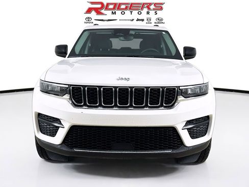 Certified 2023 Jeep Grand Cherokee Laredo X AWD/4WD image 2