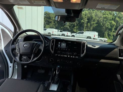 Used 2025 Nissan Frontier SV AWD/4WD image 31