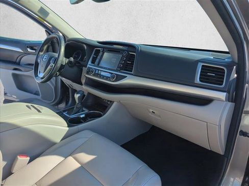 Used 2018 Toyota Highlander XLE image 25