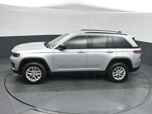 New 2026 Jeep Grand Cherokee Laredo w/ Trailer Tow Package AWD/4WD image 35