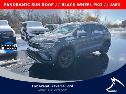 Used 2023 Volkswagen Taos SE w/ Panoramic Sunroof Package