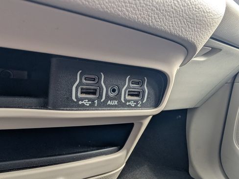 Used 2023 Chrysler Voyager LX FWD image 14