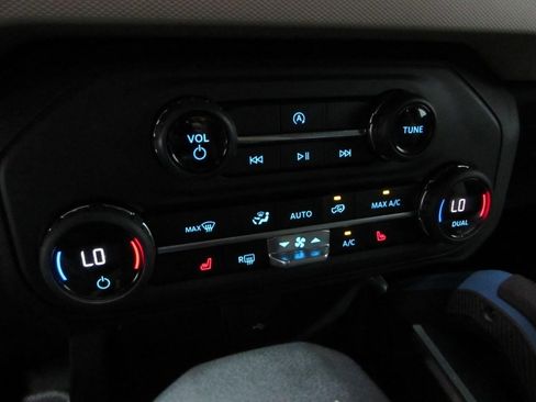 Used 2023 Ford Bronco Wildtrak AWD/4WD image 28