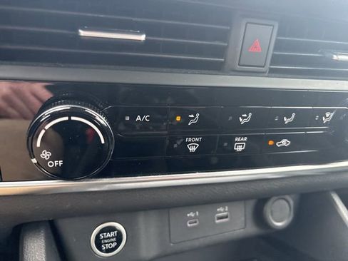 Used 2023 Nissan Rogue S image 27