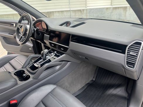 Used 2021 Porsche Cayenne image 28
