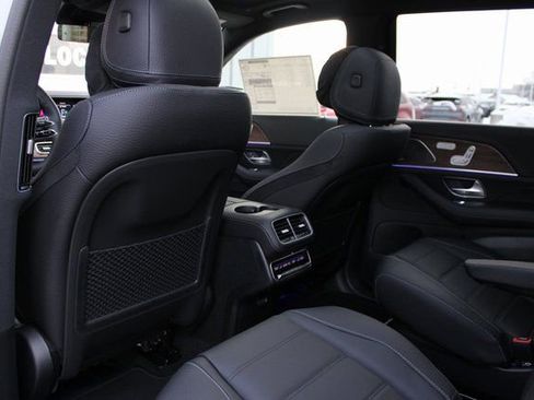 New 2026 Mercedes-Benz GLS 580 4MATIC image 33