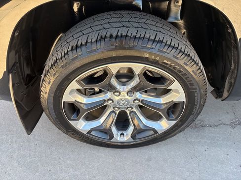 Used 2023 RAM 1500 Limited AWD/4WD image 11
