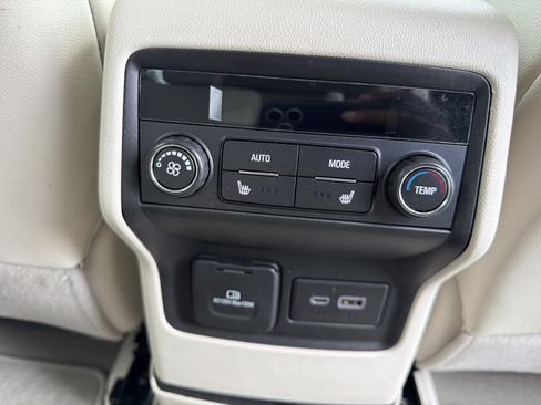 Used 2023 GMC Acadia Denali w/ Denali Ultimate Package FWD image 18