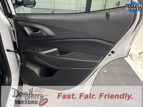Used 2025 Chevrolet Trax LT w/ LT Convenience Package image 35