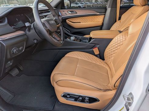 Used 2024 Jeep Grand Cherokee L Summit w/ High Altitude Package image 12