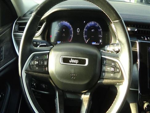 Used 2022 Jeep Grand Cherokee Limited image 21