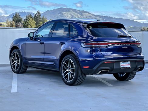 Used 2025 Porsche Macan image 3