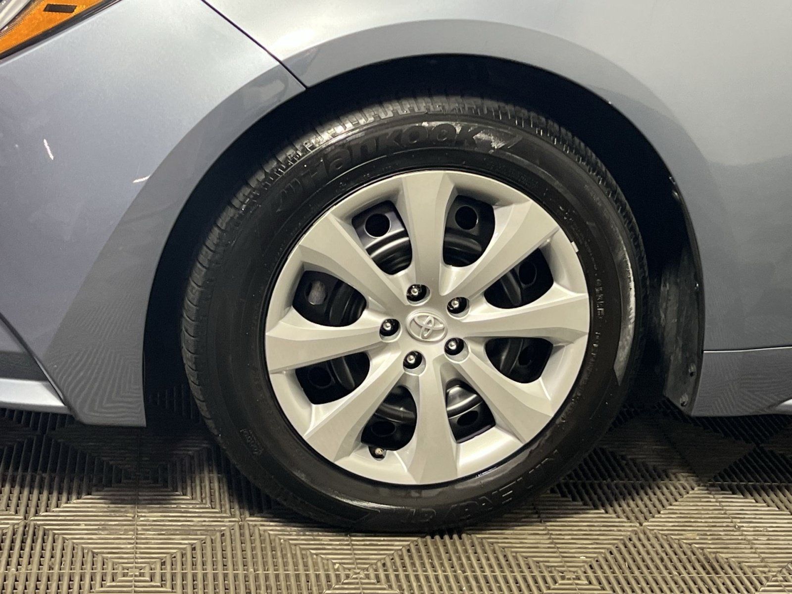 Used 2025 Toyota Corolla LE FWD image 12